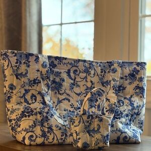 Floral Blue and White Tote Bag Set